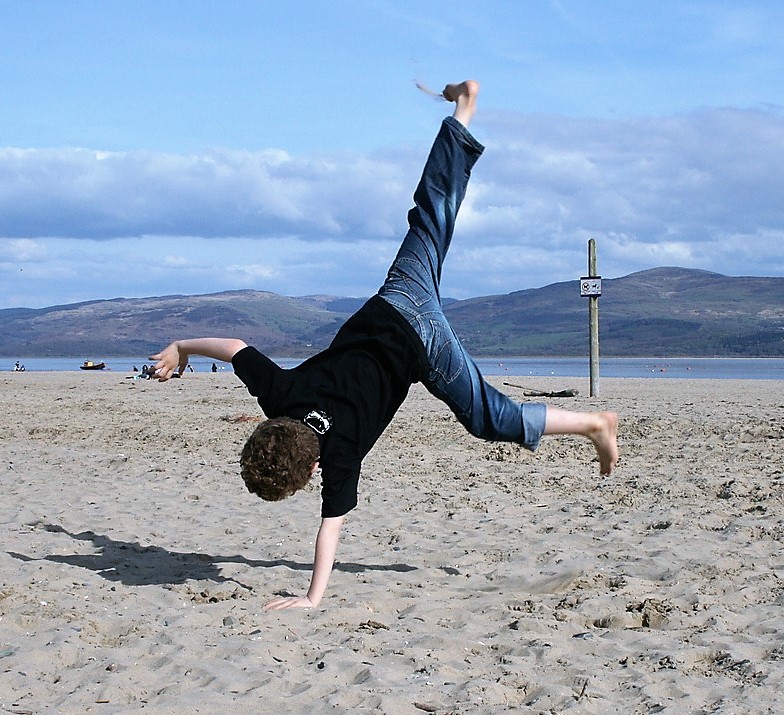 kind_handstand